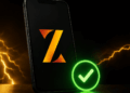 Teléfono con el logo de la wallet zeus y el emoji de check.