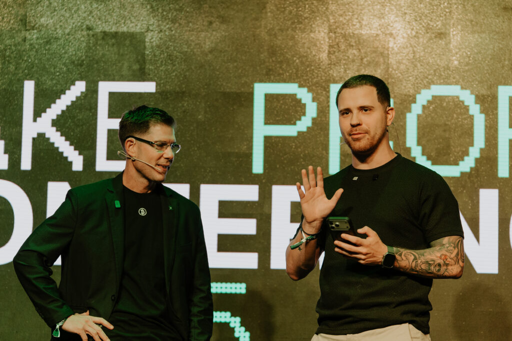 Charla en el escenario de Take Profit Conference 26 en Buenos Aires