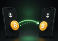 Dos celulares intercambian bitcoins mediante una transferencia digital.