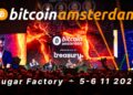 Arte oficial de Bitcoin Amsterdam 2026 con un panel en el escenario principal y el público en primer plano
