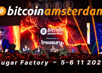 Arte oficial de Bitcoin Amsterdam 2026 con un panel en el escenario principal y el público en primer plano