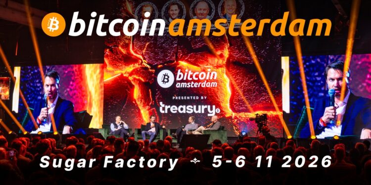 Arte oficial de Bitcoin Amsterdam 2026 con un panel en el escenario principal y el público en primer plano