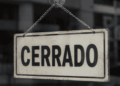Cartel genérico de una tienda cerrada.