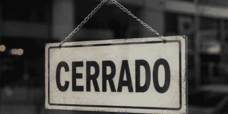 Cartel genérico de una tienda cerrada.