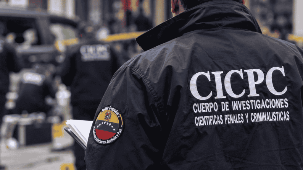 Funcionario del CICPC de espaldas. Imagen generada con IA a modo ilustrativo.