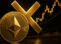 Moneda de eth, una cruz dorada y un gráfico genérico de trading.