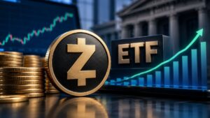 Moneda física de zcash junto a bloque con texto ETF, gráficos financieros ascendentes