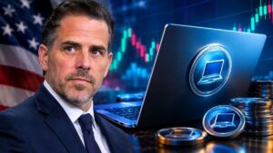 Retrato de Hunter Biden junto a una computadora portátil abierta y monedas digitales con iconos de portátiles.