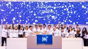 Equipo de OranjeBTC celebrando el lanzamiento del ETF DIGY11 en la Bolsa B3 de Brasil.