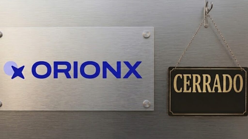 Logo de Orionx, con un listón de "cerrado".