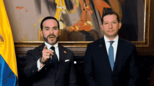 A la izquierda, el presidente de Colombia Abelardo de la Espriella. A la derecha, el presidente de la DIAN, Andrés Felipe Velásquez Reyes.