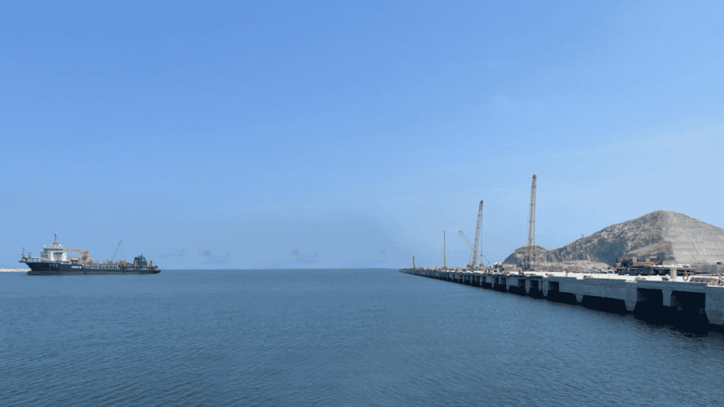 Vista del Puerto de Chancay, infraestructura clave para el comercio internacional peruano.