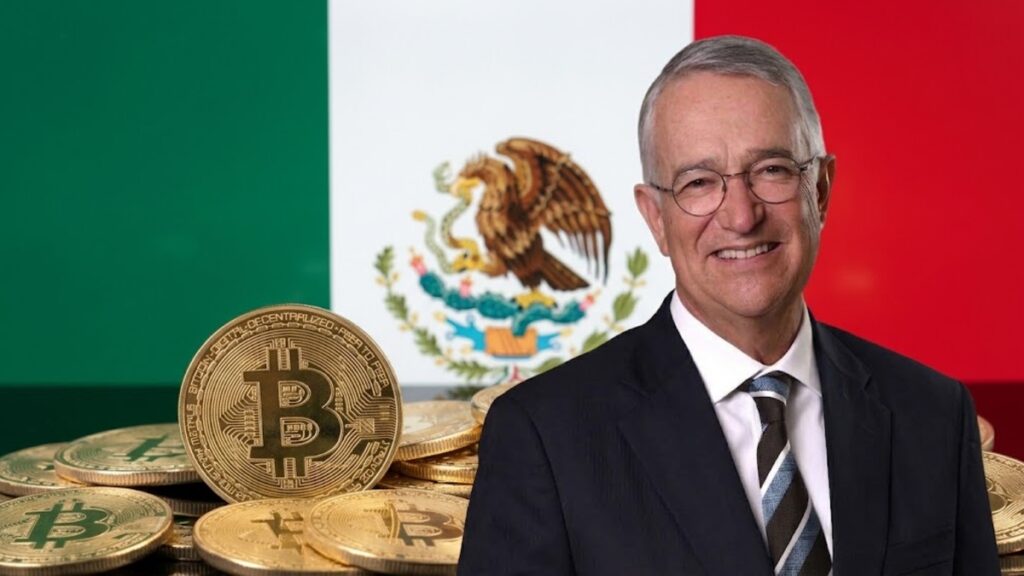 Bitcoin con la bandera de México en el fondo y una fotografía de Ricardo Salinas Pliego.