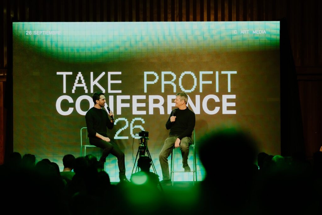 Charla en el escenario de Take Profit Conference 26 en Buenos Aires