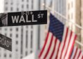 Fotografía de letrero de Wall Street en Nueva York.
