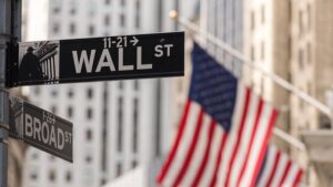 Fotografía de letrero de Wall Street en Nueva York.