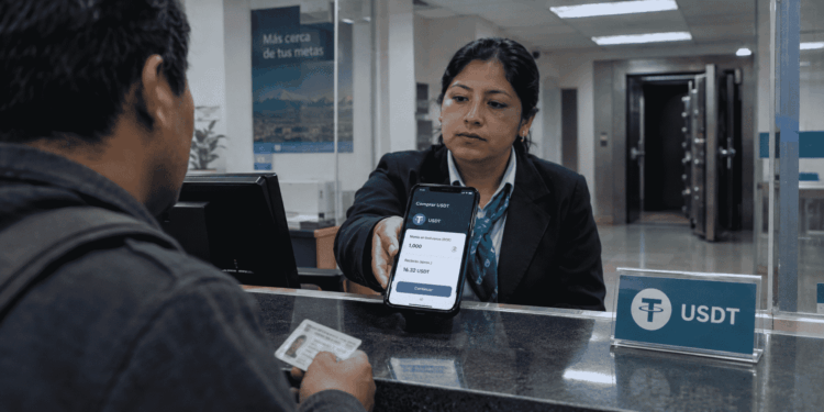 Un cajero bancario extiende un teléfono con la interfaz de compra de USDT a un cliente. Al fondo, una bóveda abierta y vacía. Ilustración: CriptoNoticias.
