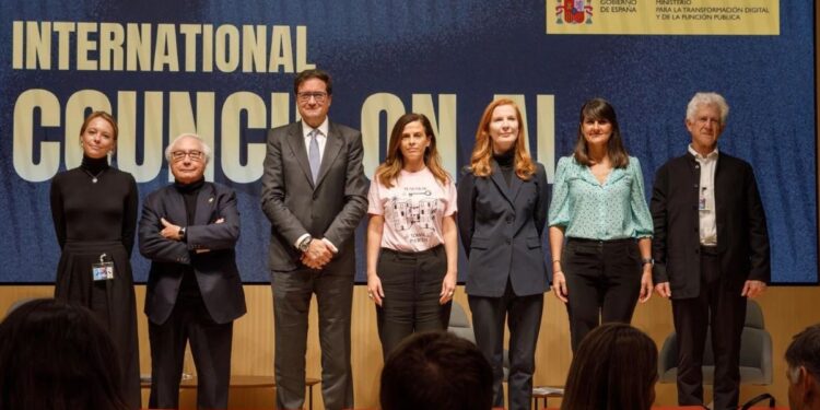 Fotografía de los miembros del Consejo Asesor Internacional de Inteligencia Artificial.