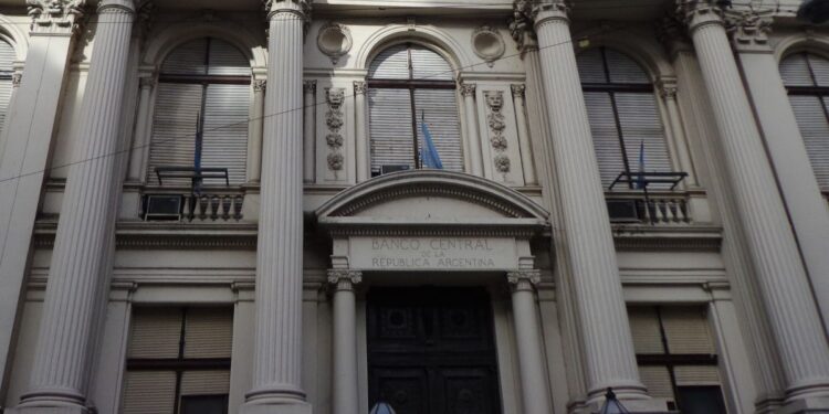 Fotografía de la fachada del BCRA.