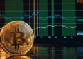 Moneda física de bitcoin y el indicador múltiplo de Puell.