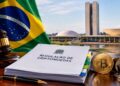 Documentos de regulación de criptomonedas con mazo, bandera y capitolio de Brasil.