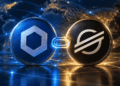 Monedas de Chainlink y Stellar, una al lado de la otra.