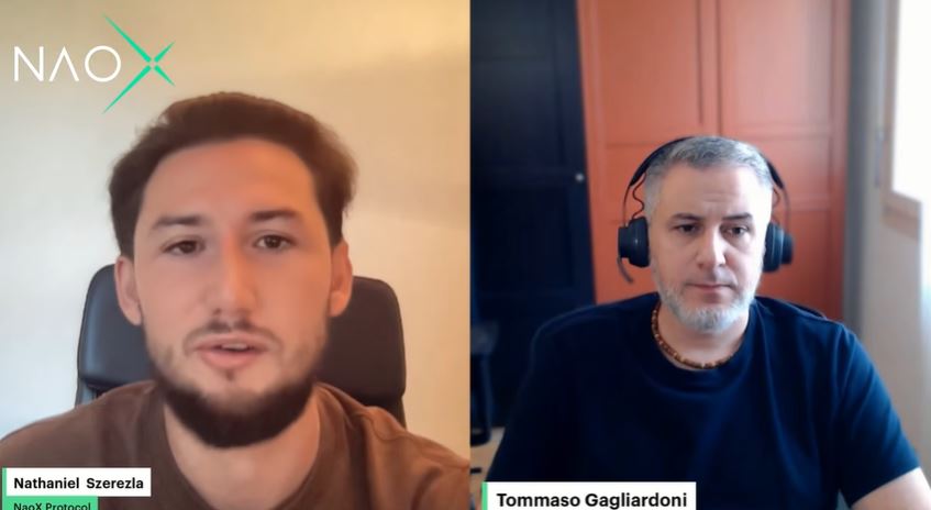 El investigador Tomasso Gagliardoni en medio de una entrevista para el canal NaoX.