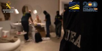 Imagen de una operación policial conjunta con logos de la Guardia Civil y Europol