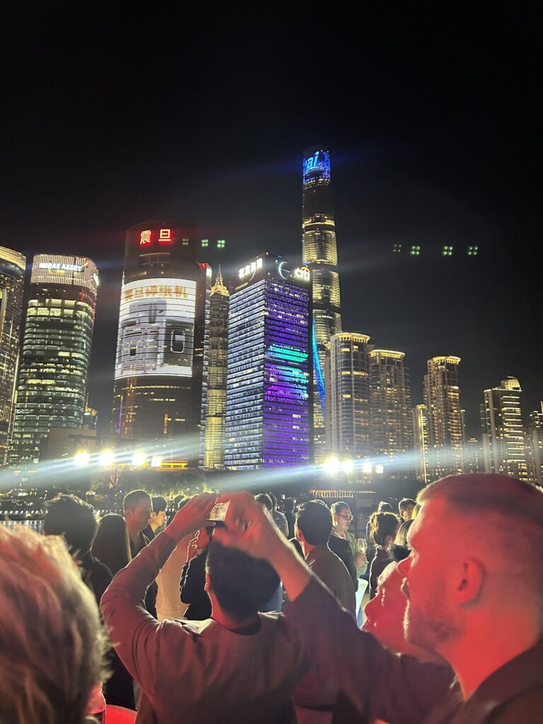 Fotografía del evento por el lanzamiento de la oficina de Solana en China.