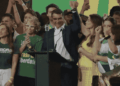 Flavio Bolsonaro dando un discurso.