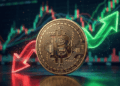 Moneda de bitcoin con flechas rojas y verdes.