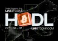 Arte oficial de LABITCONF 2026 con el lema HODL y un cubo naranja con el logo de bitcoin