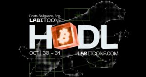 Arte oficial de LABITCONF 2026 con el lema HODL y un cubo naranja con el logo de bitcoin