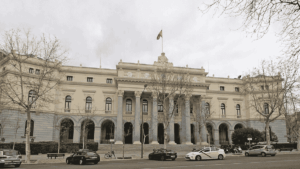 Fachada del Palacio de Bolsa de Madrid, España.