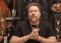 Richard Heart hablando en su canal de YouTube.