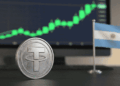 Una moneda de USDT, una bandera de Argentina y un gráfico de precio en verde subiendo.