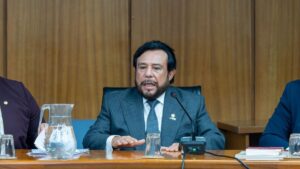Fotografia del vicepresidente de El Salvador, Félix Ulloa.